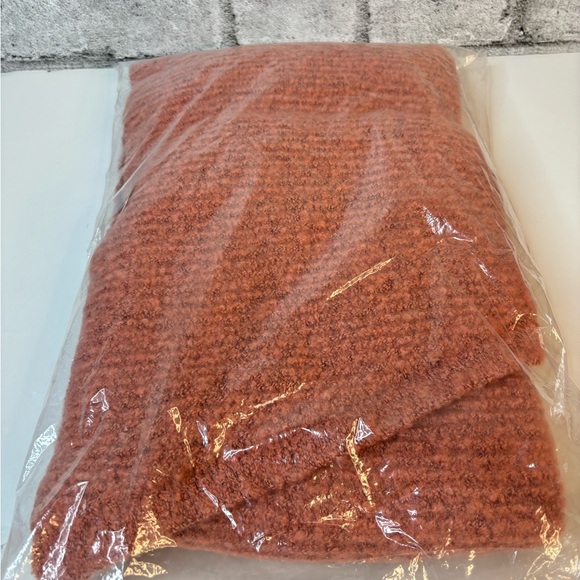 American Eagle Over Sized Super Soft Scarf. New with Tags - Picture 5 of 5